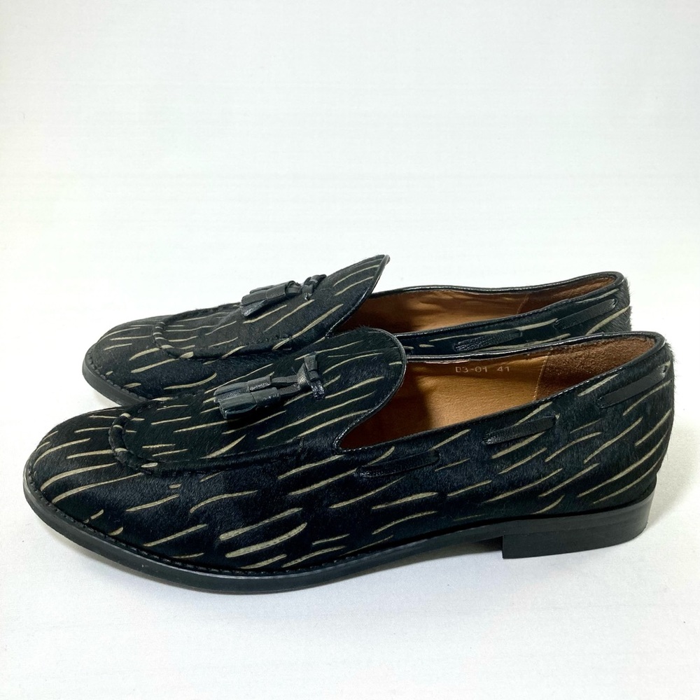 Cinti patterned pony hair tassel loafers. 🖤